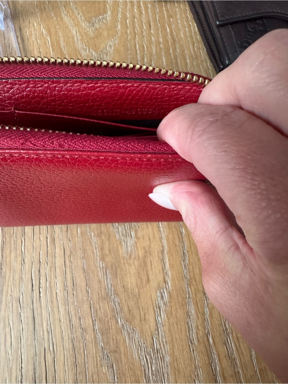 Gucci Red Pebbled Leather Zip Wallet with Gold GG - Picture 7 of 7
